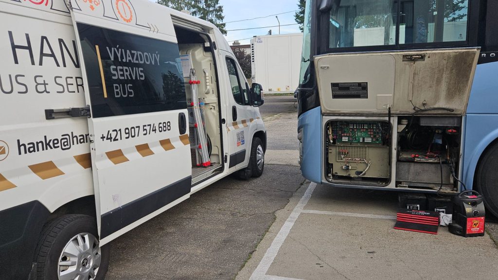 Pojazdný servis Peugeot Boxer Hanke Bus & Service pripravený na výjazd
