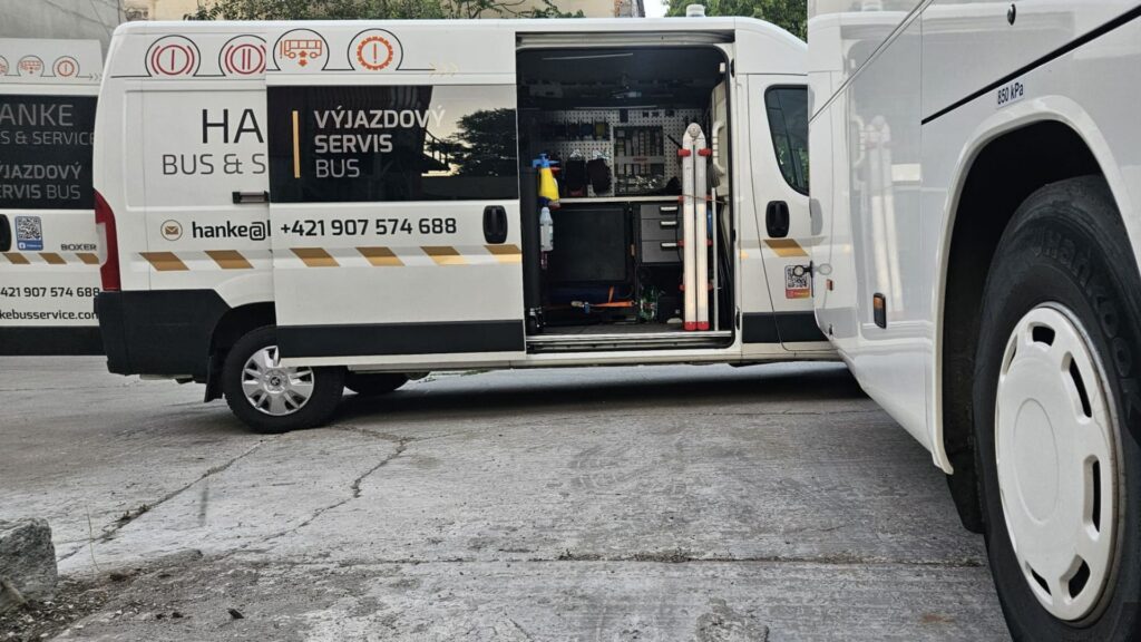 Pojazdný servis autobusov Hanke Bus & Service – vybavená servisná dodávka